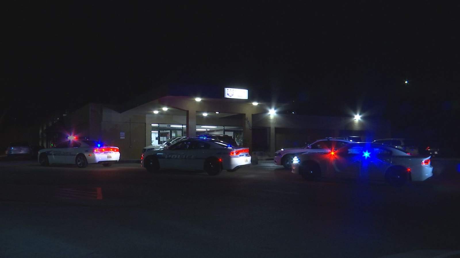 Man robbed in a motel room in Roanoke