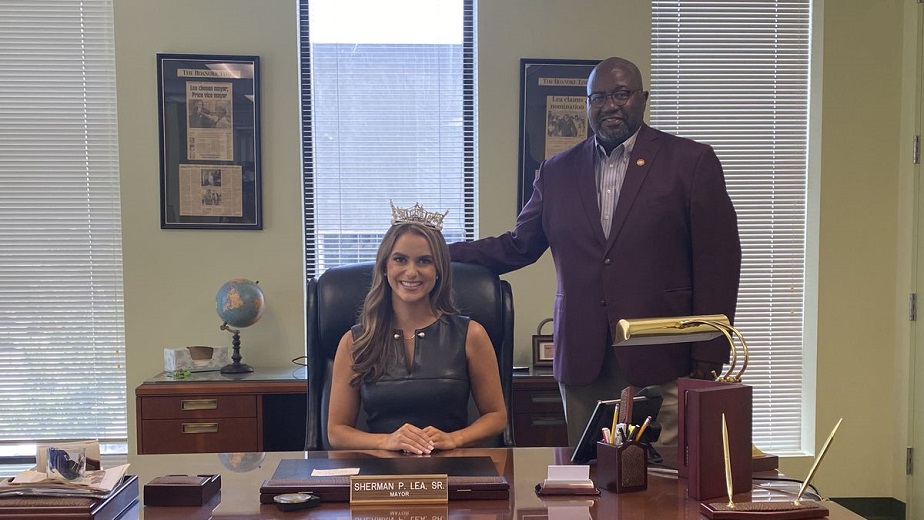 Miss America visits Mayor Sherman P. Lea