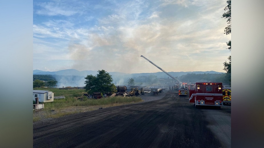 Firefighters put out brush fire in Roanoke