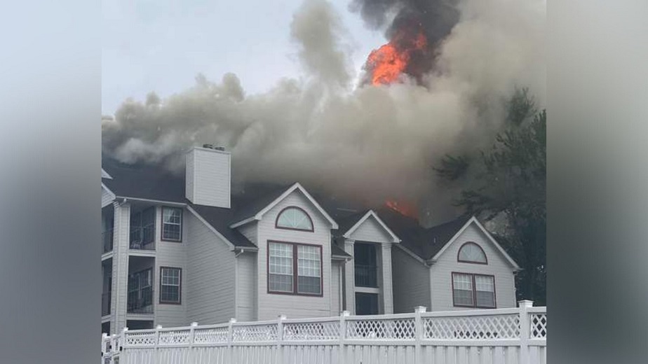 Firefighters put out fire huge fire at Roanoke apartment complex, residents displaced