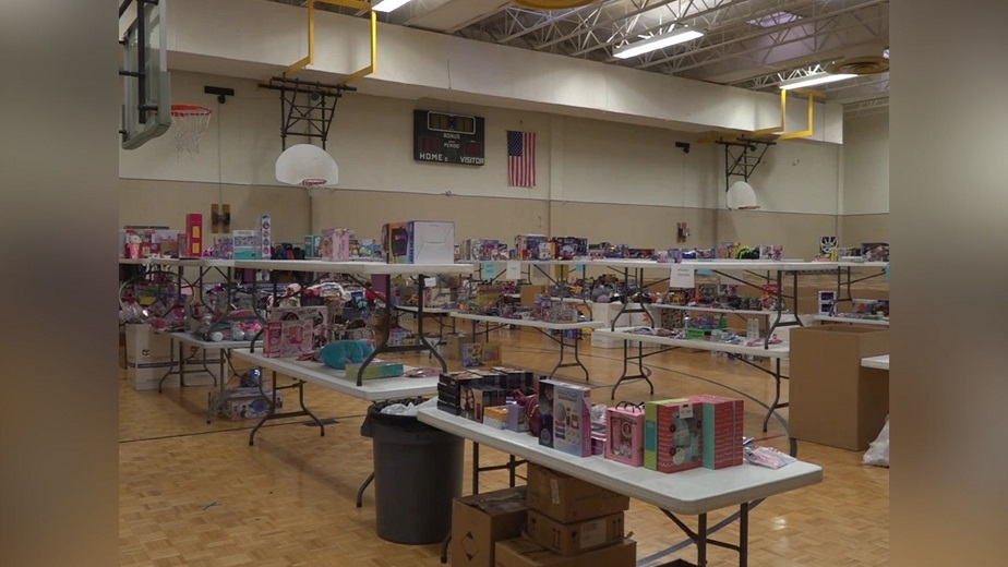 The Angel Tree program achieved its goal, volunteers for distribution needed