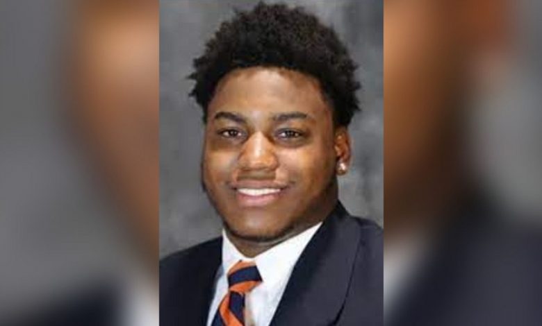 Authorities looking for a suspect in connection with a shooting on the UVA campus that resulted in fatalities