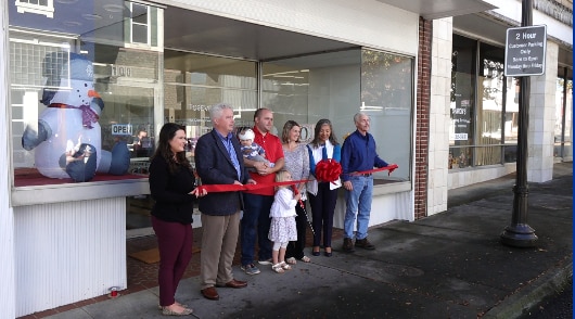 New clothing shop held a grand opening ceremony in Uptown Martinsville